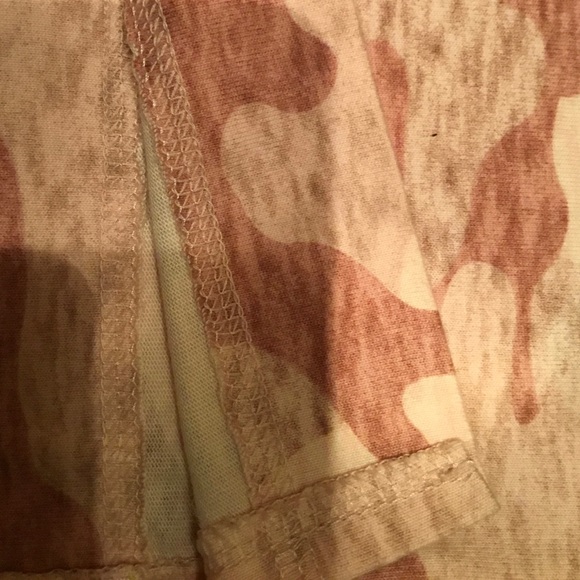 🆕 Old Navy Shades of Soft Pink / Plus Size / Camouflage / Short Sleeve Crew Tee - Picture 7 of 12